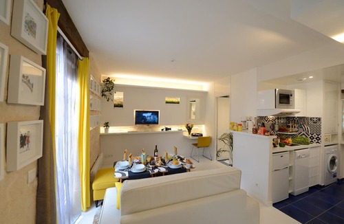 3rd Arrondissement Apartment | C2G White moon