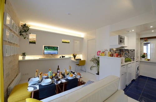 3rd Arrondissement Apartment | C2G White moon