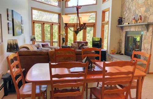 Carroll Villa | C6 Beautiful views from this Crawford Ridge Townhome a short walk from the slopes