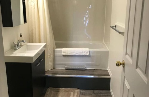 Ucluelet Hotel | Ucluelet/Ocean/Romantic Cove room - deck & hot-tub