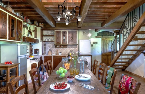 Cagli Villa | Ca Berna Marcheholiday, villa with a heated whirlpool tub