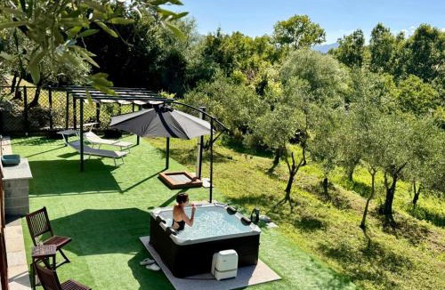 Gassano Apartment | Ca' Degli Ulivi Relax - uso esclusivo con jacuzzi in Lunigiana vicino cinque terre