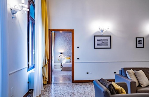Santa Croce Apartment | Ca' del Monastero 4 Collection Apartment up to 8 Guests with Lift