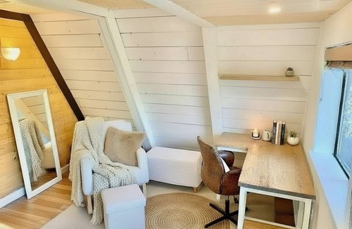 Courtenay Cabin | Cabin @ Mt Washington. Beautiful views/two patios. "SAUCERBOY'S SHACK