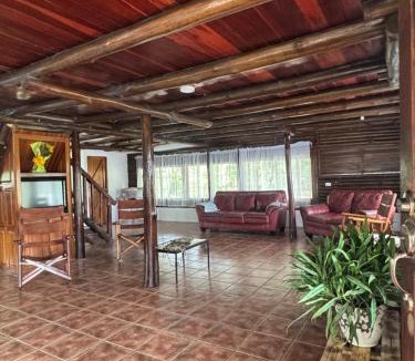 Aguas Zarcas House | Cabaña Brisa Del Río