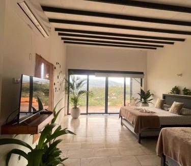 Sopetran House | Cabaña Cedro Amarillo - Jacuzzi Grande Con Calefacción - Cerca a Medellín