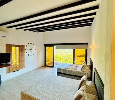 Sopetran House | Cabaña Cedro Amarillo - Jacuzzi Grande Con Calefacción - Cerca a Medellín