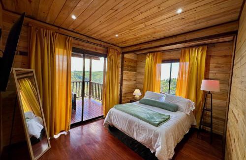Canton Tarrazu Ski Chalet | Cabaña Nora Cozy Mountain Cabin & Coffee