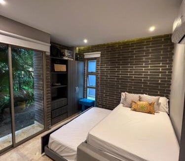 Los Cocos de Playa Linda House | Cabaña privada con piscina y jacuzzi junto al mar