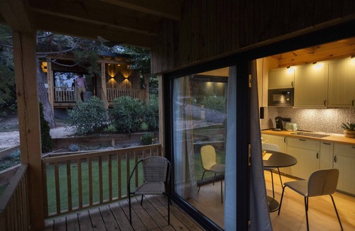 Becerril de la Sierra Cabin | Cabaña Verde en Casa Rural Jardín Las Secuoyas