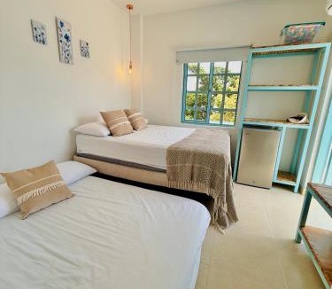Puerto Triunfo House | Cabaña Villa Jardín - Aldea Doradal - Santorini Colombiano