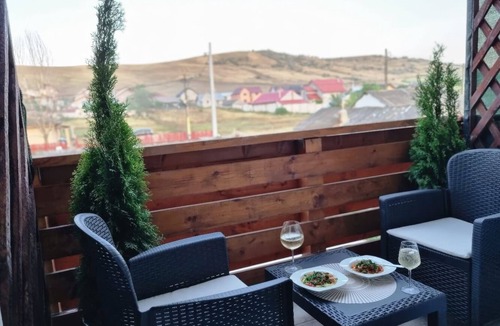 Letcani House | Cabana 15 persoane 7 camere 6 băi Living pentru petreceri Terase Grătar