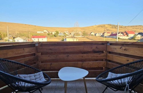 Letcani House | Cabana 15 persoane 7 camere 6 băi Living pentru petreceri Terase Grătar