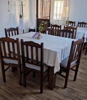 Risca House | Cabana Angela