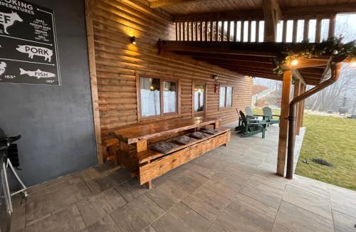 Valea Ierii Ski Chalet | Cabana Backyard