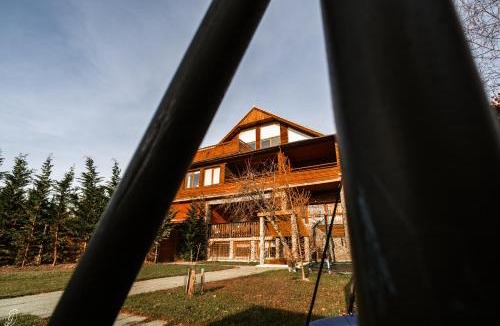 Bistrita Bargaului Ski Chalet | Cabana Colibita malul lacului