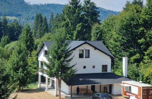 Colibita House | Cabana de închiriat la Colibița Straciorul