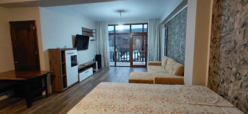 Ramnicu Valcea Cabin | Cabana Ene Strada Poienari nr 13 A
