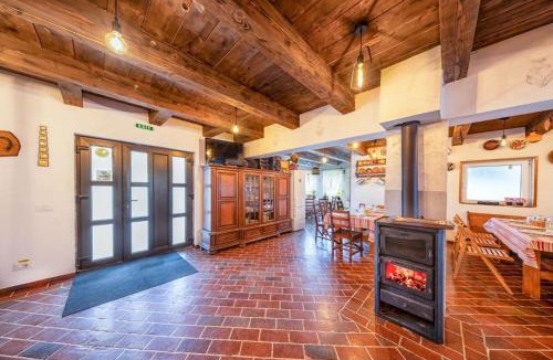 Bran Cabin | Cabana la Flo