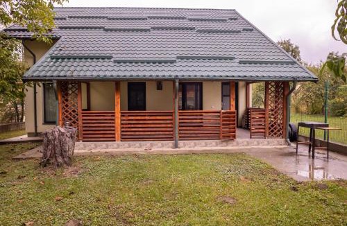 Albestii Paminteni House | Cabana Walter Curtea de Arges with BBQ and Garden