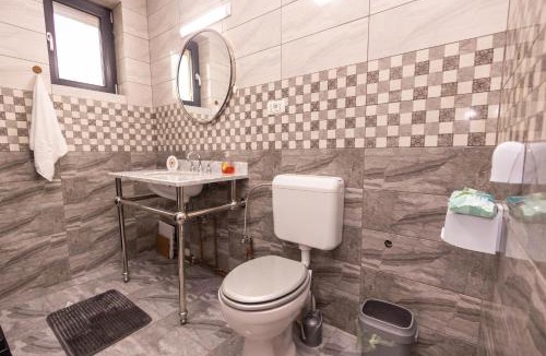 Albestii Paminteni House | Cabana Walter Curtea de Arges with BBQ and Garden