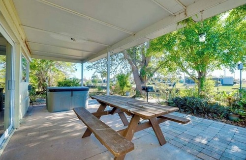 Edgewater House | Cabanajoes rental with kayaks 3bedroom house on canal walk distance to the beach