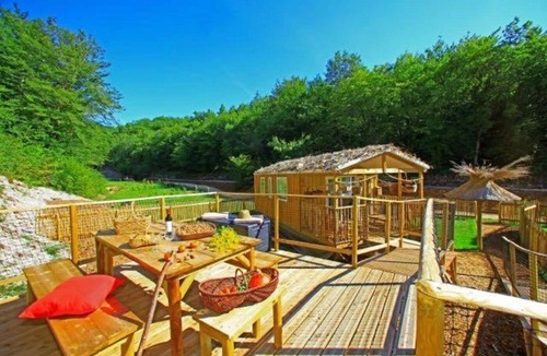 Saint-Amand-de-Coly Cabin | Cabane 3 étoiles - Piscine - ccbfgia