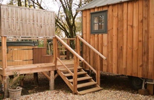Saint-Amand-de-Coly Cabin | Cabane 3 étoiles - Piscine - ccbfh0f