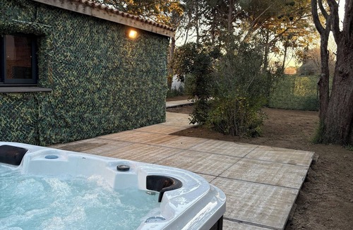 Le Grau-dʼAgde Cabin | Cabane and Spa