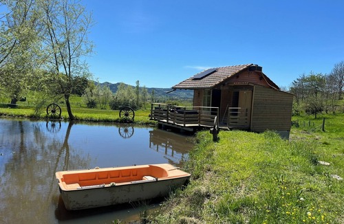 Saint-Pierre-Eynac Cabin | Cabane au Bord de L'eau