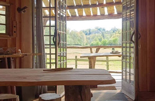 Saint-Eloy-les-Tuileries Cabin | Cabane sur Pilotis au Bord de L'eau