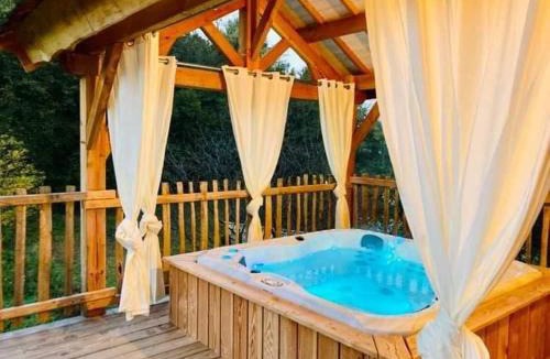 Brive-la-Gaillarde Cabin | Cabane La Douce Parenthèse - Spa & Sauna