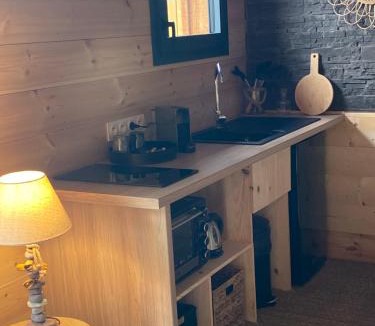 Ares Bed & Breakfast | Cabane "Le Cocon" - Camping Les Ecureuils