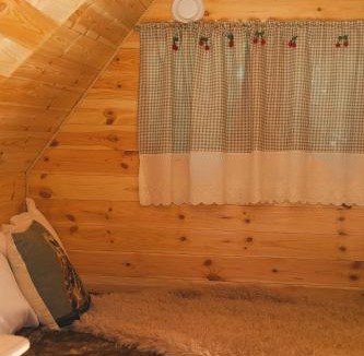 Vouille Bed & Breakfast | Cabane Nuts palace
