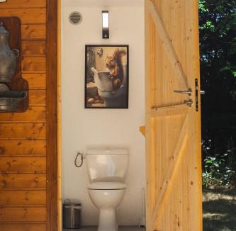 Vouille Bed & Breakfast | Cabane Nuts palace