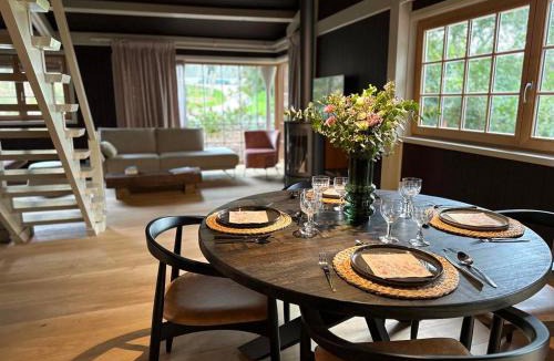 Incourt Hotel | Cabanes avec jacuzzi les pieds dans la vignes