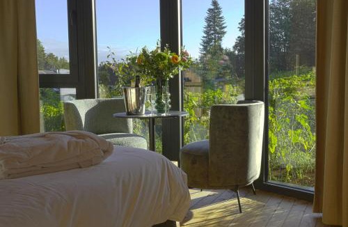 Incourt Hotel | Cabanes avec jacuzzi les pieds dans la vignes