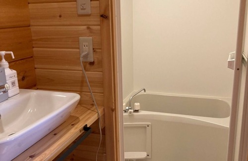 Kita Karuizawa RV Rental | Cabanon mignon Cottage style bedding towels a/Agatsuma County Gunma