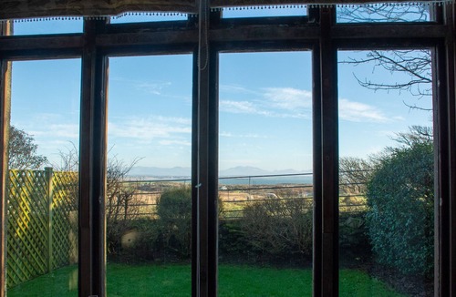 Rhoscolyn Cottage | Cabbage Patch - sleeps 2 guests in 1 bedroom