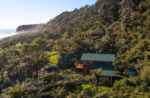 Mokihinui Cottage | Cabbage Tree Cottage - Beautiful home, stunning location. Pet-friendly.