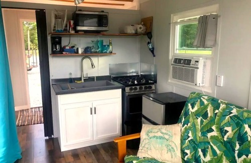 Colonial Beach Cottage | Cabernet Cottage on Water at Monroe Bay Winery, tiny container cottage