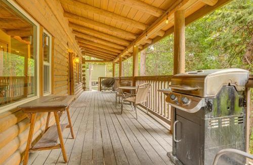 Crestline House | Cabin ~ 1 Mi to Lake Gregory & Hiking!