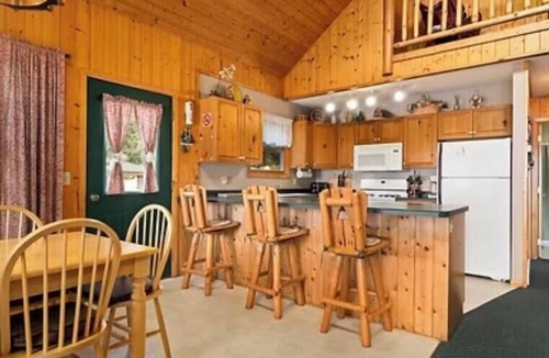 Pine River Cabin | Cabin 10 at Heath's Resort