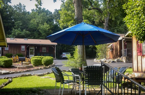 Mountain Home Cabin | Cabin 2-bdrms with Pool and Boat Dock Access on Norfork Lake, Arkansas
