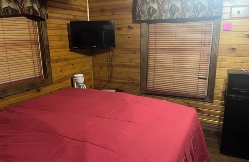 Kerr Cabin | Cabin 2-Rocky Creek Campgrounds of RT 35