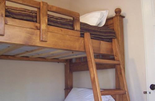 Big Bear City Cabin | CABIN-2BD,2BA SLEEPS 6.AIR COND, SPA, WI-FI, HBO/SHO/NET/ BBQ, UV AIR FILTERS