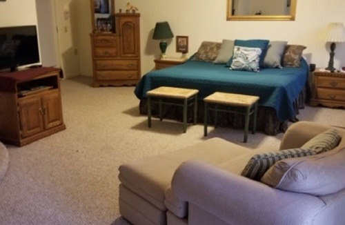 Eureka Springs Cabin | Cabin, 3 beds/baths, sleeps 8, large yard for pets, hot tub, stocked kitchen