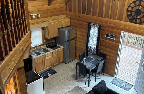 Clear Creek Cabin | {CABIN #3 of 4} "THE RELAXATION". YOUR HOME AWAY FROM HOME.