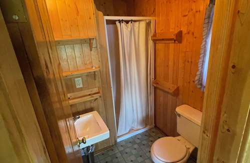 Ely Cabin | Cabin 5 "Dockside" 1 BR, 2 pp, lakefront, access to boats!
