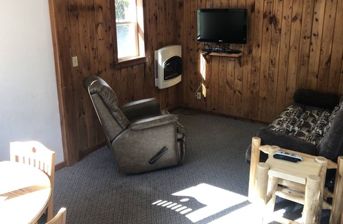 Hines Resort | Cabin 5 Family/Pet Friendly Resort Amenities Dock Fishing Beach Resort Amenities